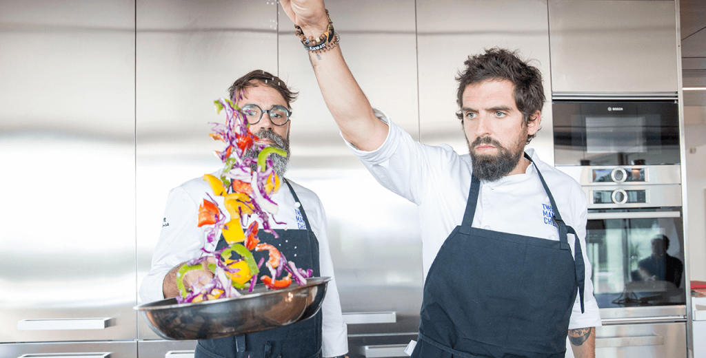 show cooking con Two Many Chefs Two Many Chefs