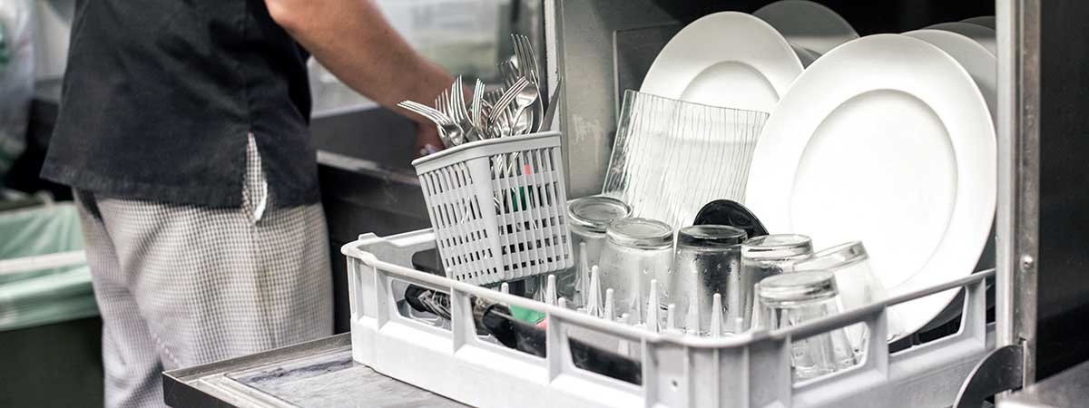 https://www.twomanychefs.com/wp-content/uploads/2019/11/lavavajillas-elemento-esencial-de-equipamiento-de-cocina-para-restaurantes.jpg